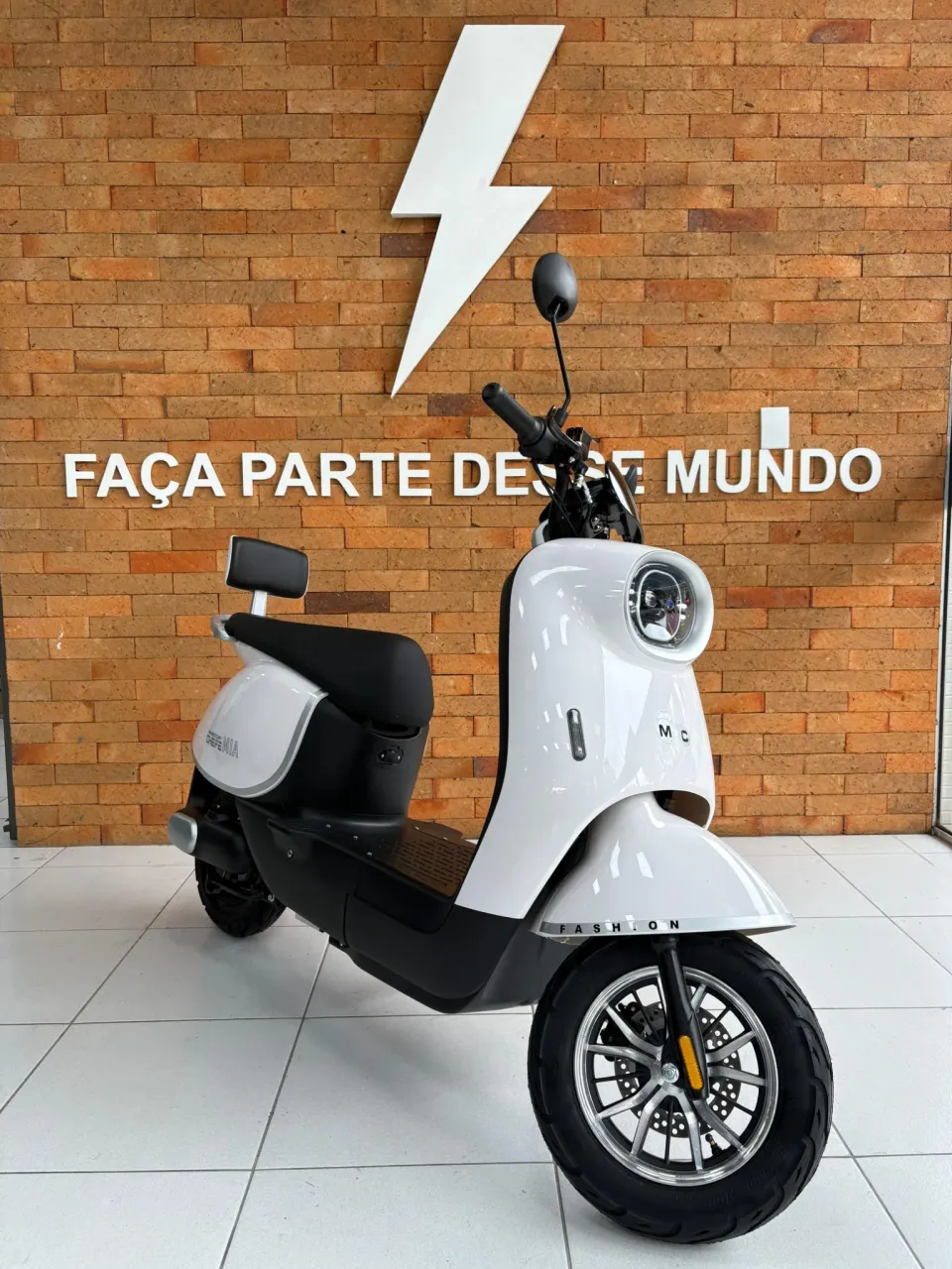 Veículo elétrico MotoChefe MIA