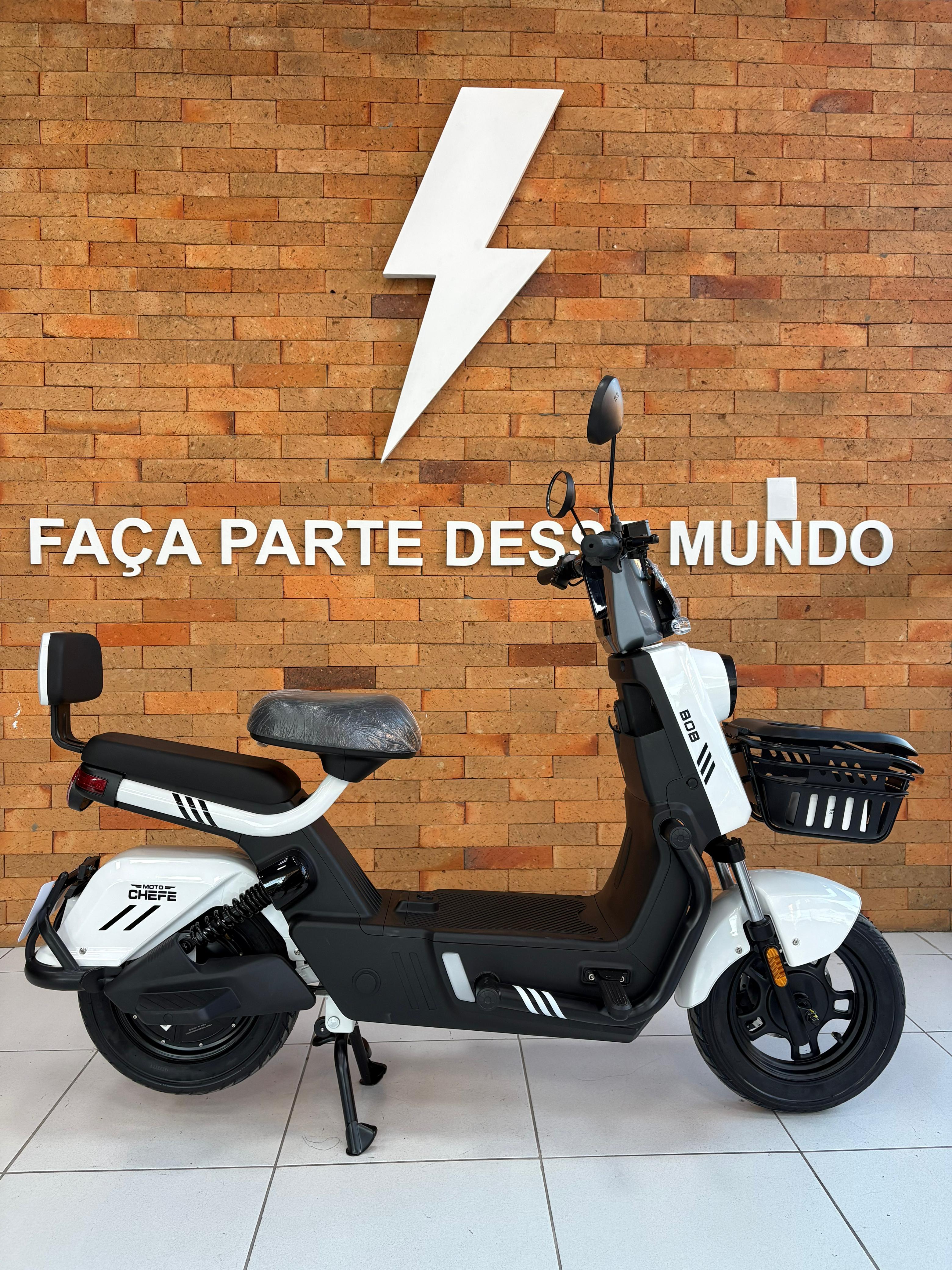 Veículo elétrico MotoChefe BOB